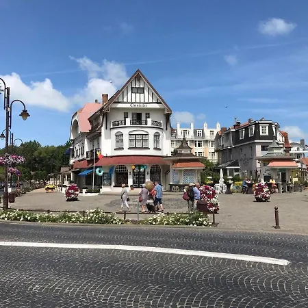 Peaceful Getaway Near Le Coq