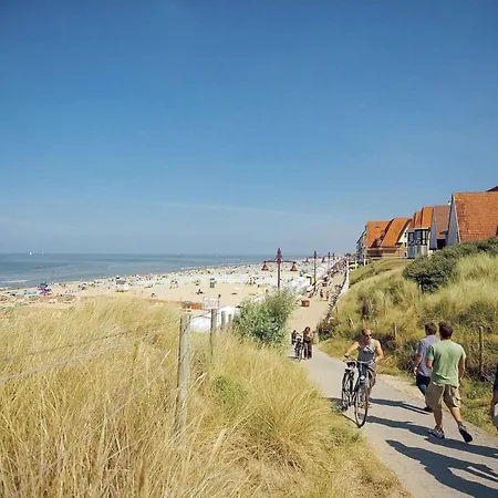 Peaceful Getaway Near Appartement De Haan
